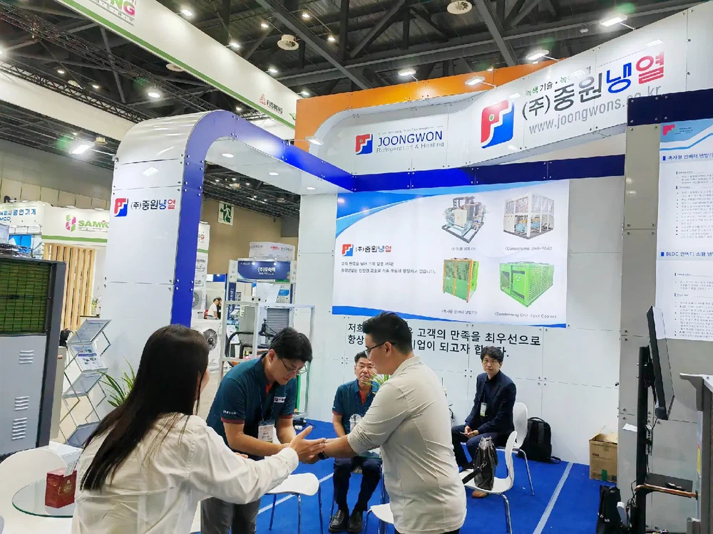 Technology Showcase & Interactive Exchanges