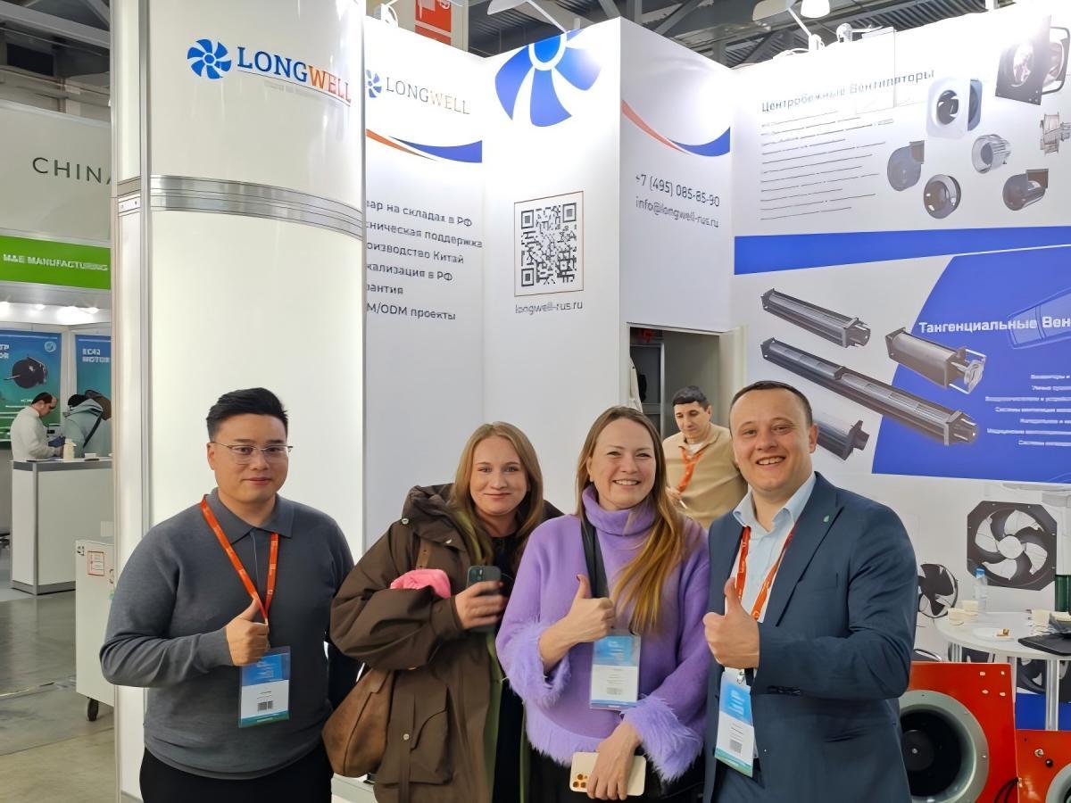 客户合影5.3(1)(1)