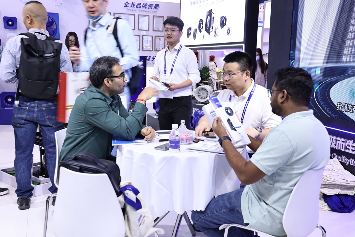 LONGWELL booth at China Refrigeration Expo 2025 with EC fan wall demo