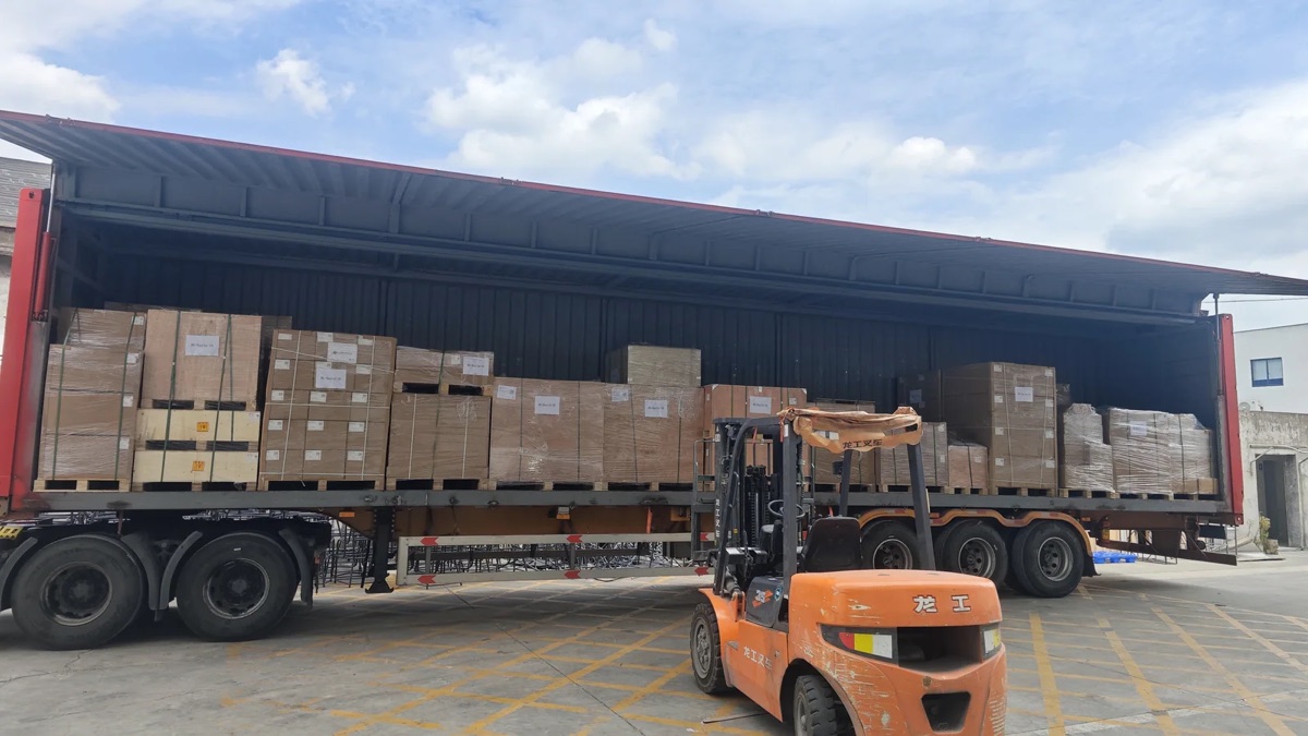 LONGWELL finished-goods warehouse and dispatch